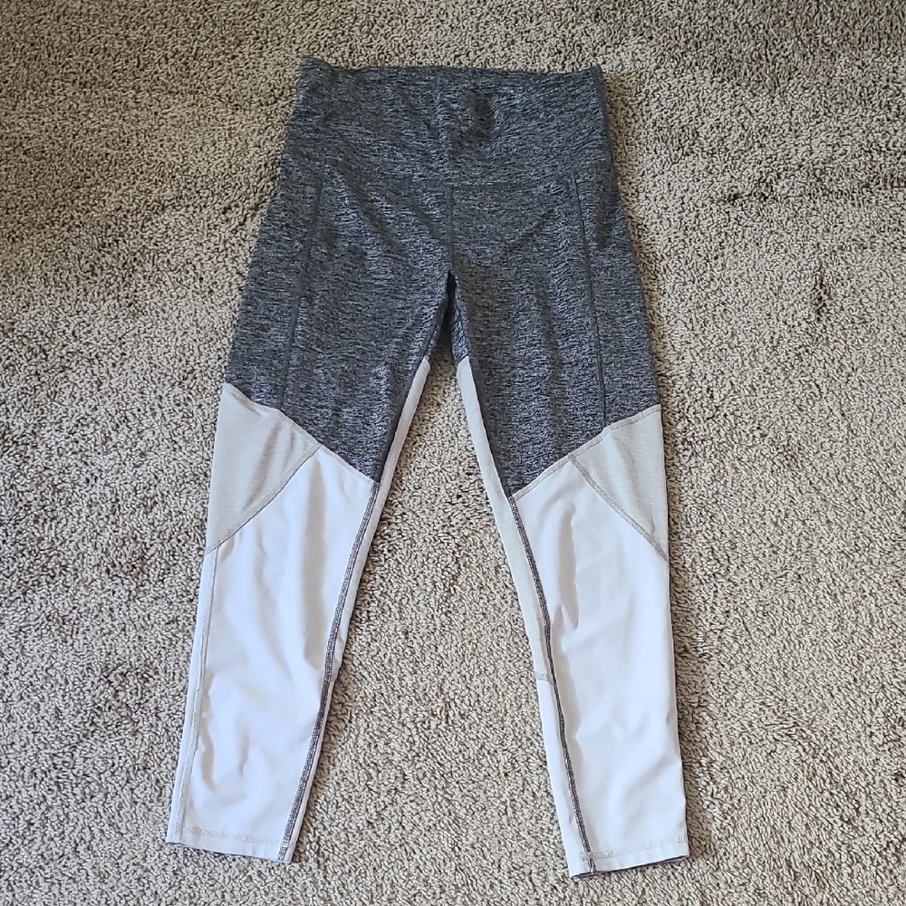 Gray and White Colorblock High-Waisted 7/8 Ankle Quick-Dri Leggings